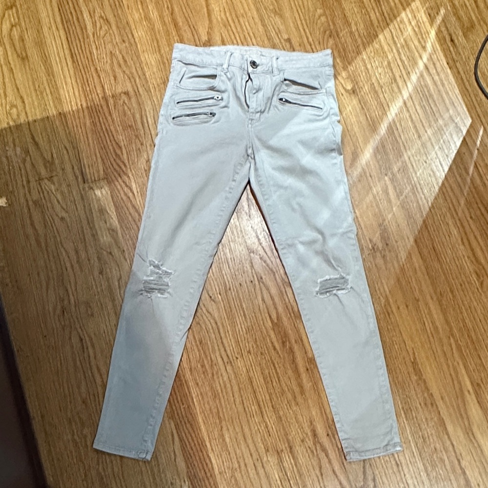 Women’s Light Gray Distressed Skinny Jeans